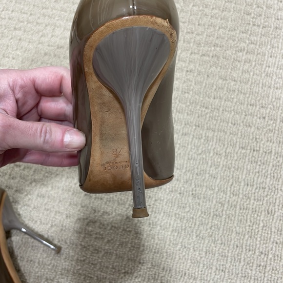 Gucci gray patent leather heels size 7 - Picture 7 of 9